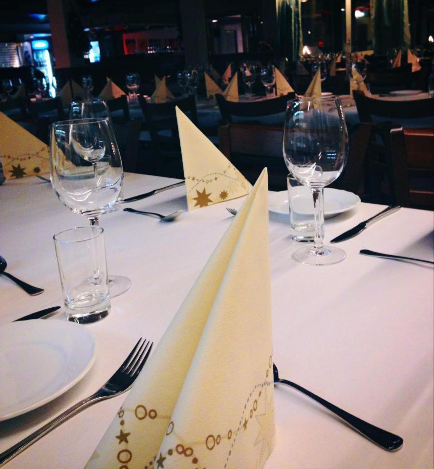 Vardo Hotel Bagian luar foto