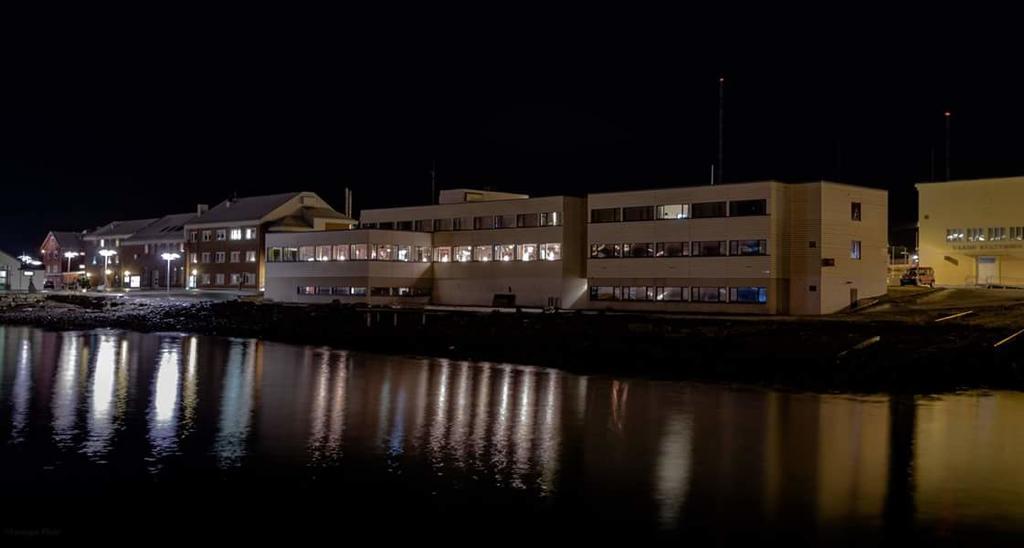 Vardo Hotel Bagian luar foto