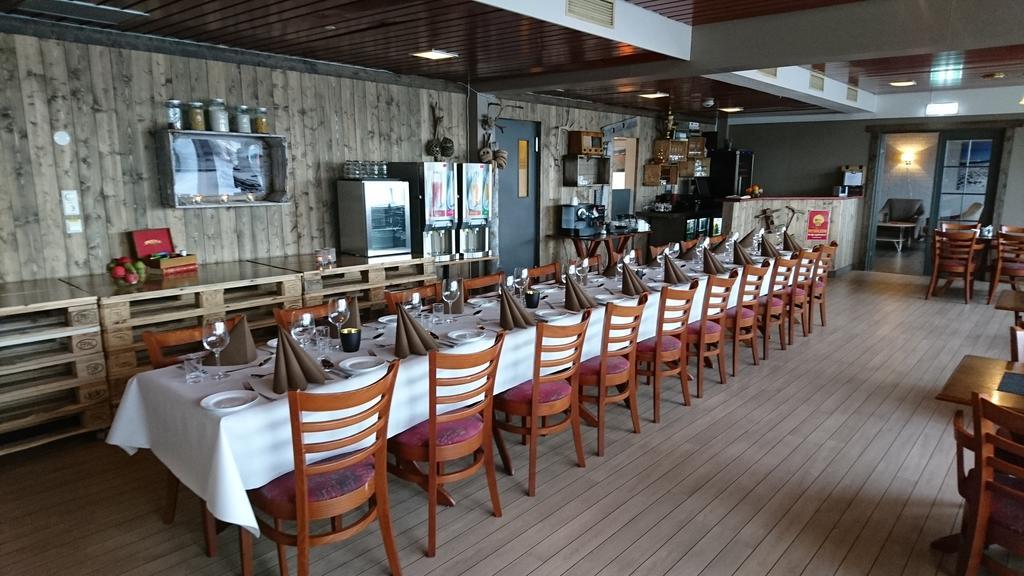 Vardo Hotel Bagian luar foto