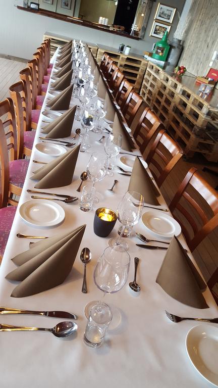 Vardo Hotel Bagian luar foto