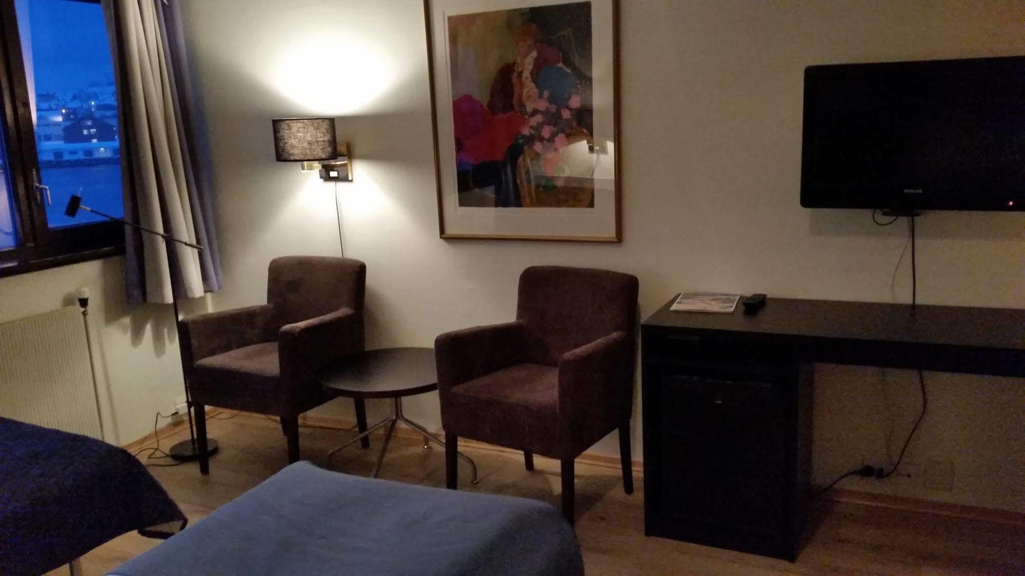 Vardo Hotel Bagian luar foto