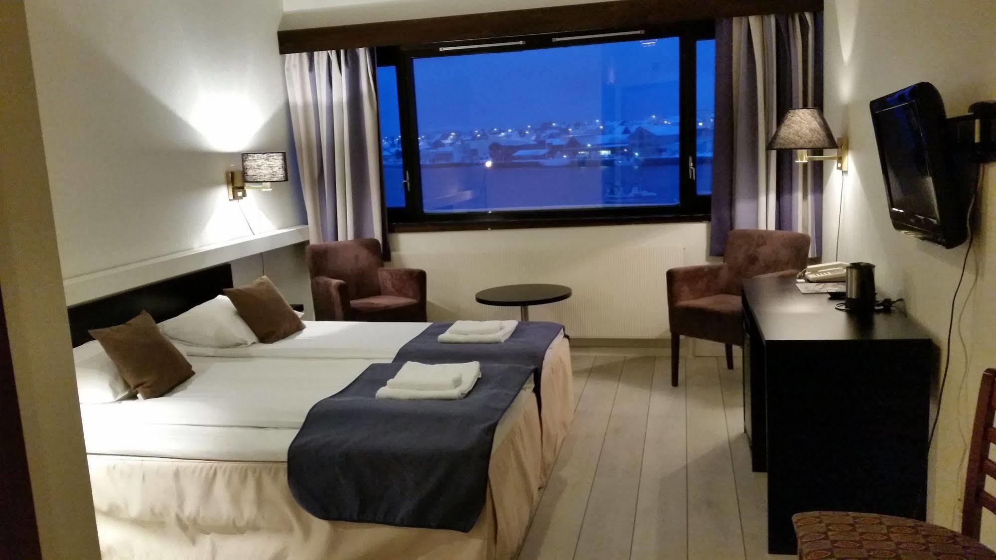 Vardo Hotel Bagian luar foto