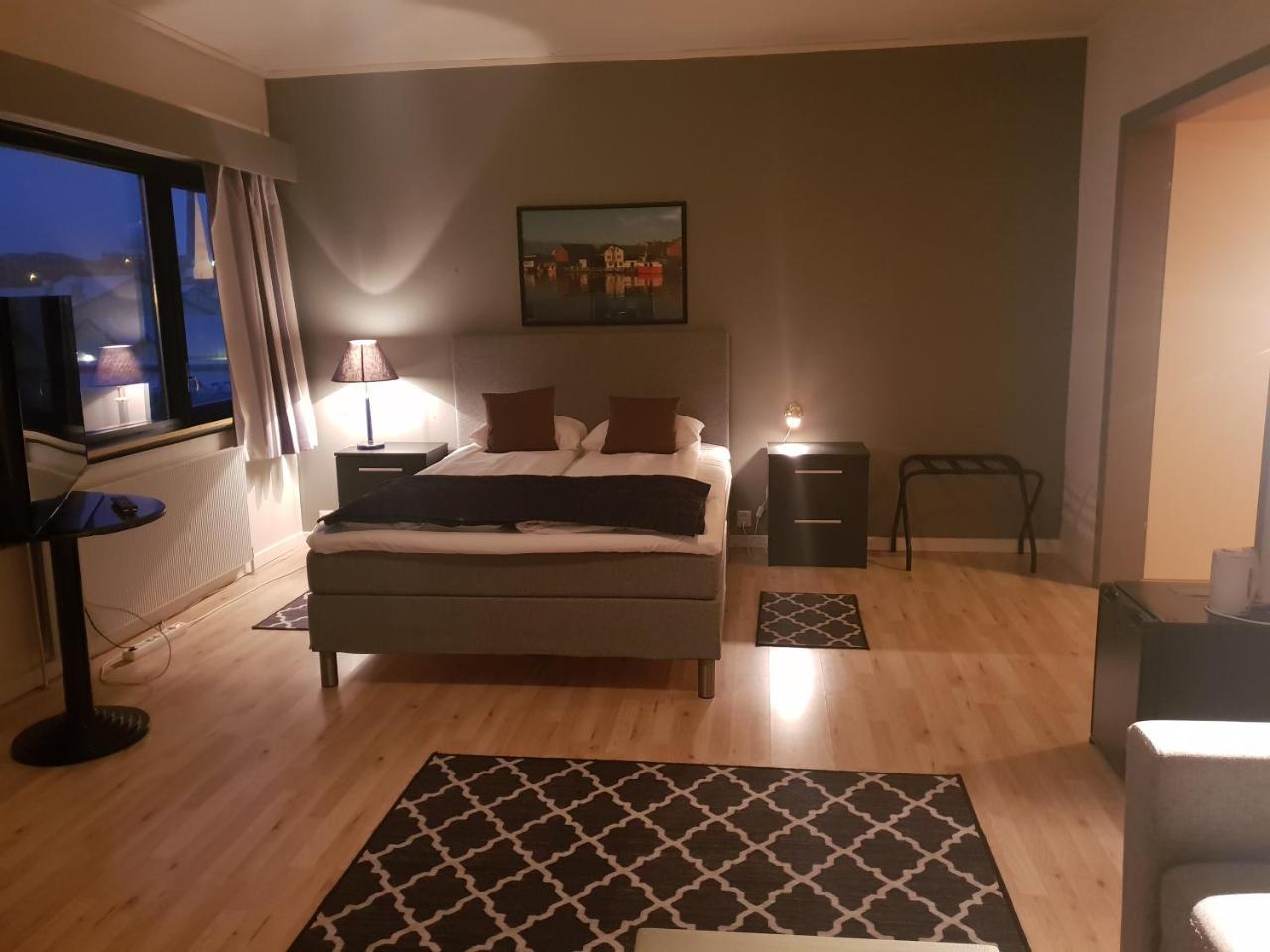 Vardo Hotel Bagian luar foto