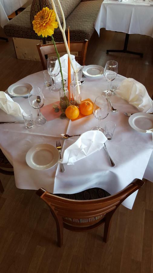 Vardo Hotel Bagian luar foto